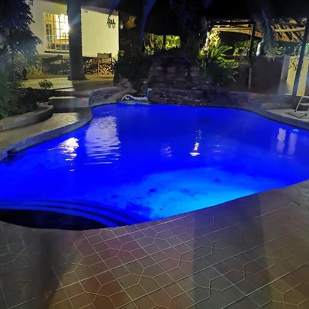 Parrot Lodge ブラワヨ エクステリア 写真