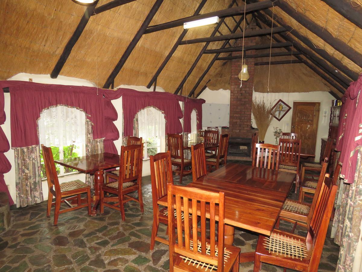 Parrot Lodge ブラワヨ エクステリア 写真