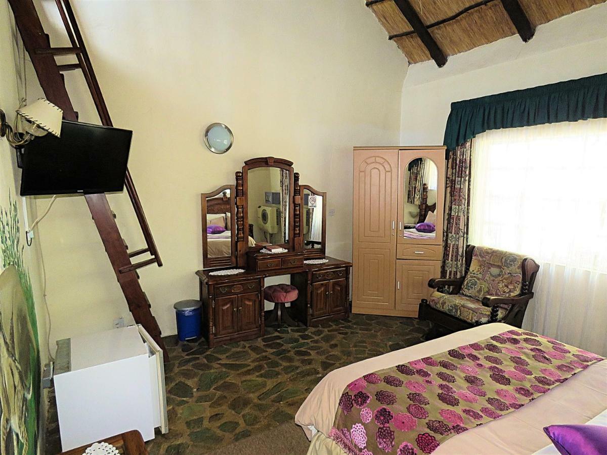 Parrot Lodge ブラワヨ エクステリア 写真