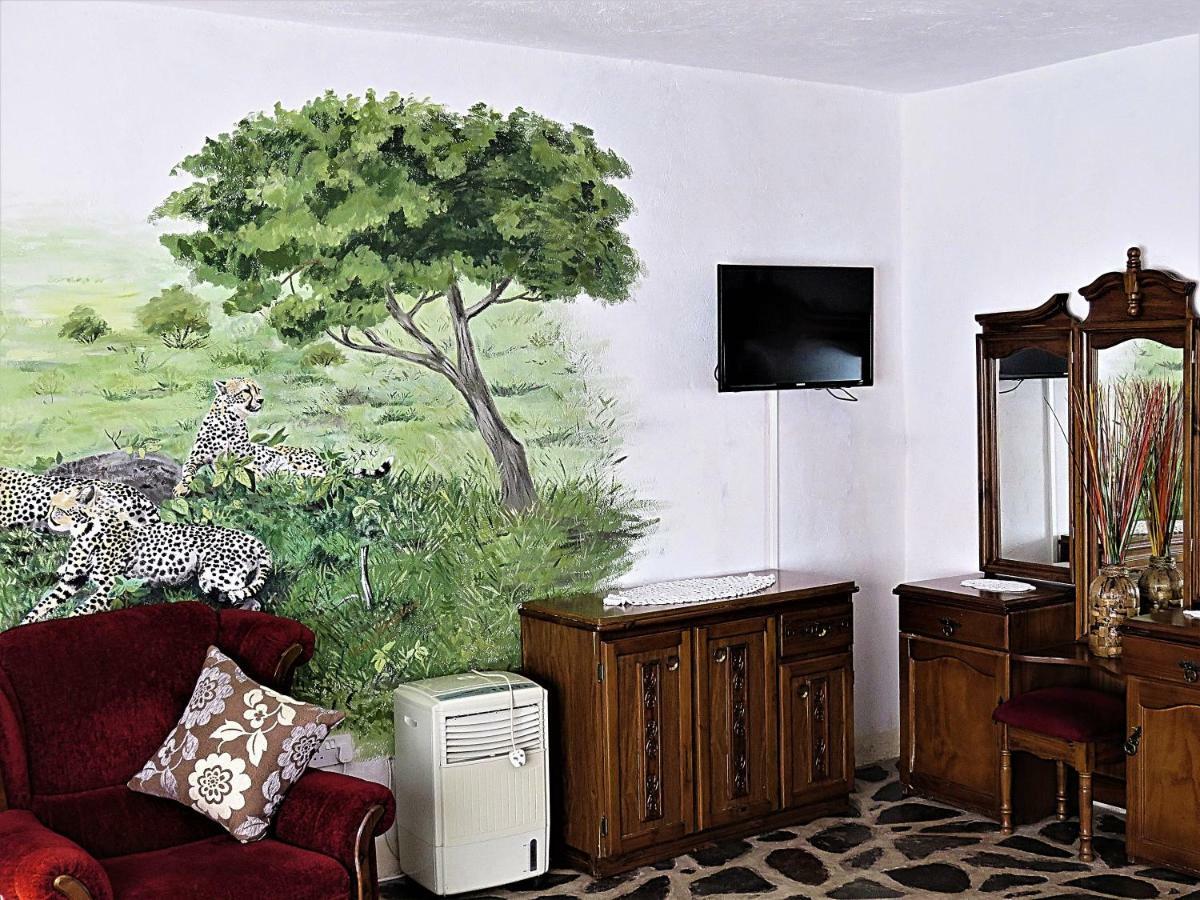 Parrot Lodge ブラワヨ エクステリア 写真