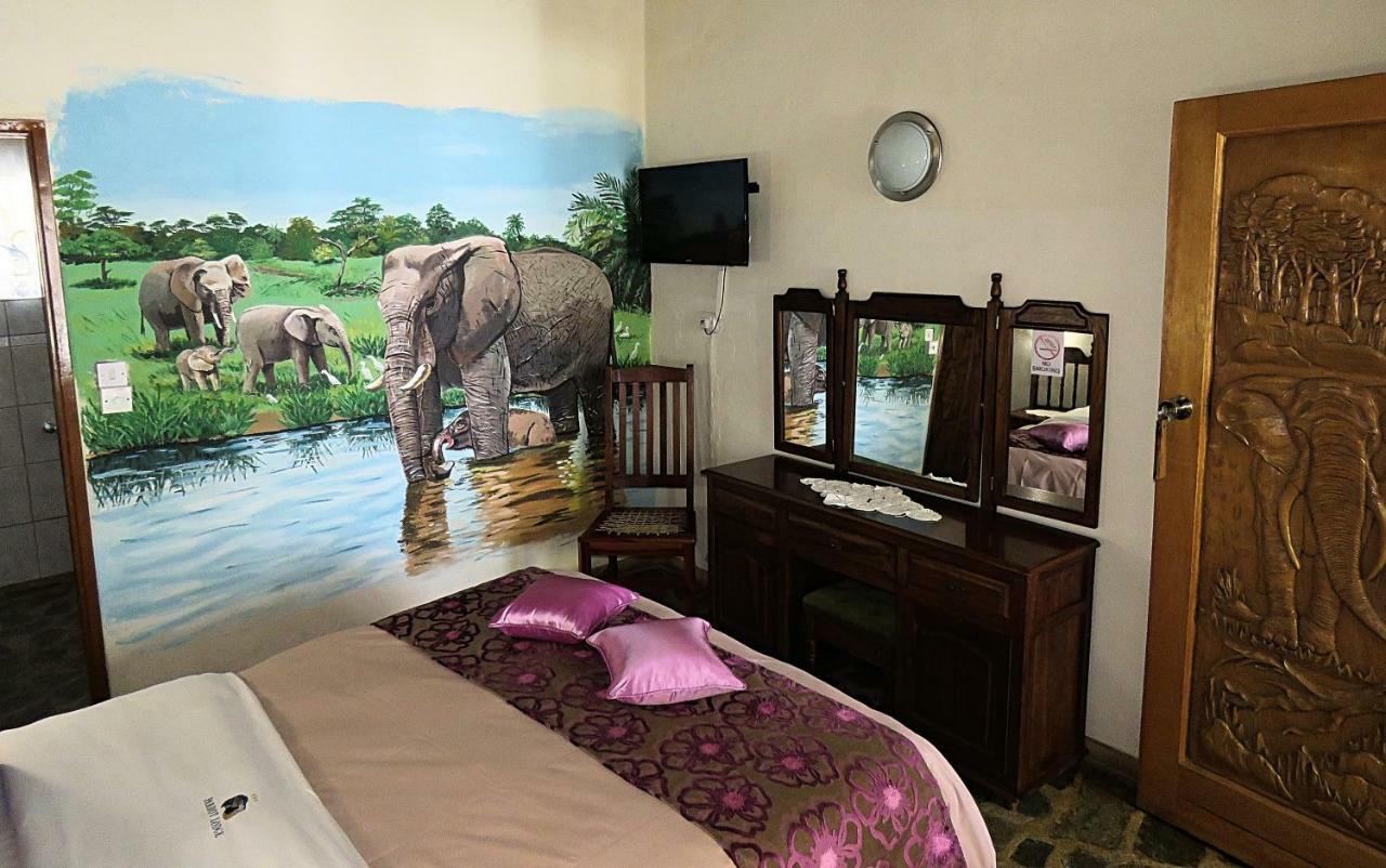Parrot Lodge ブラワヨ エクステリア 写真